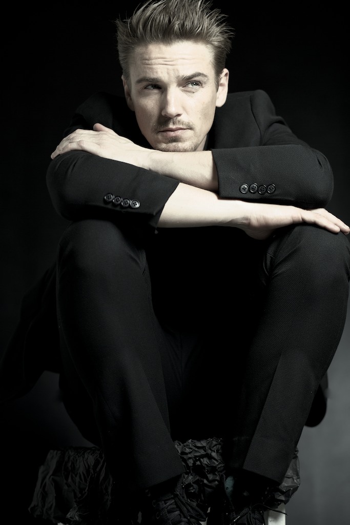 actor Riley Smith large photo