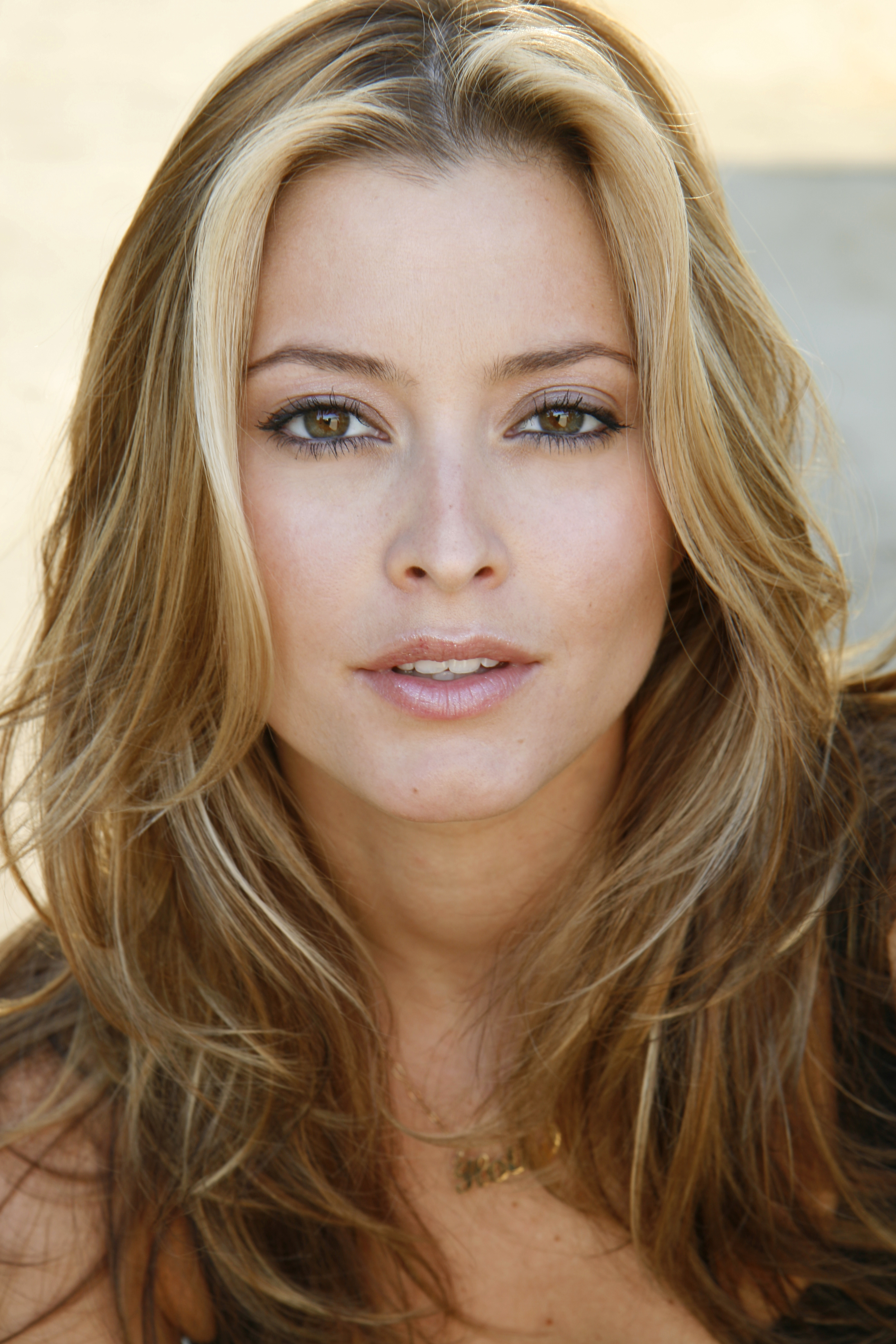 actor Holly Valance large photo