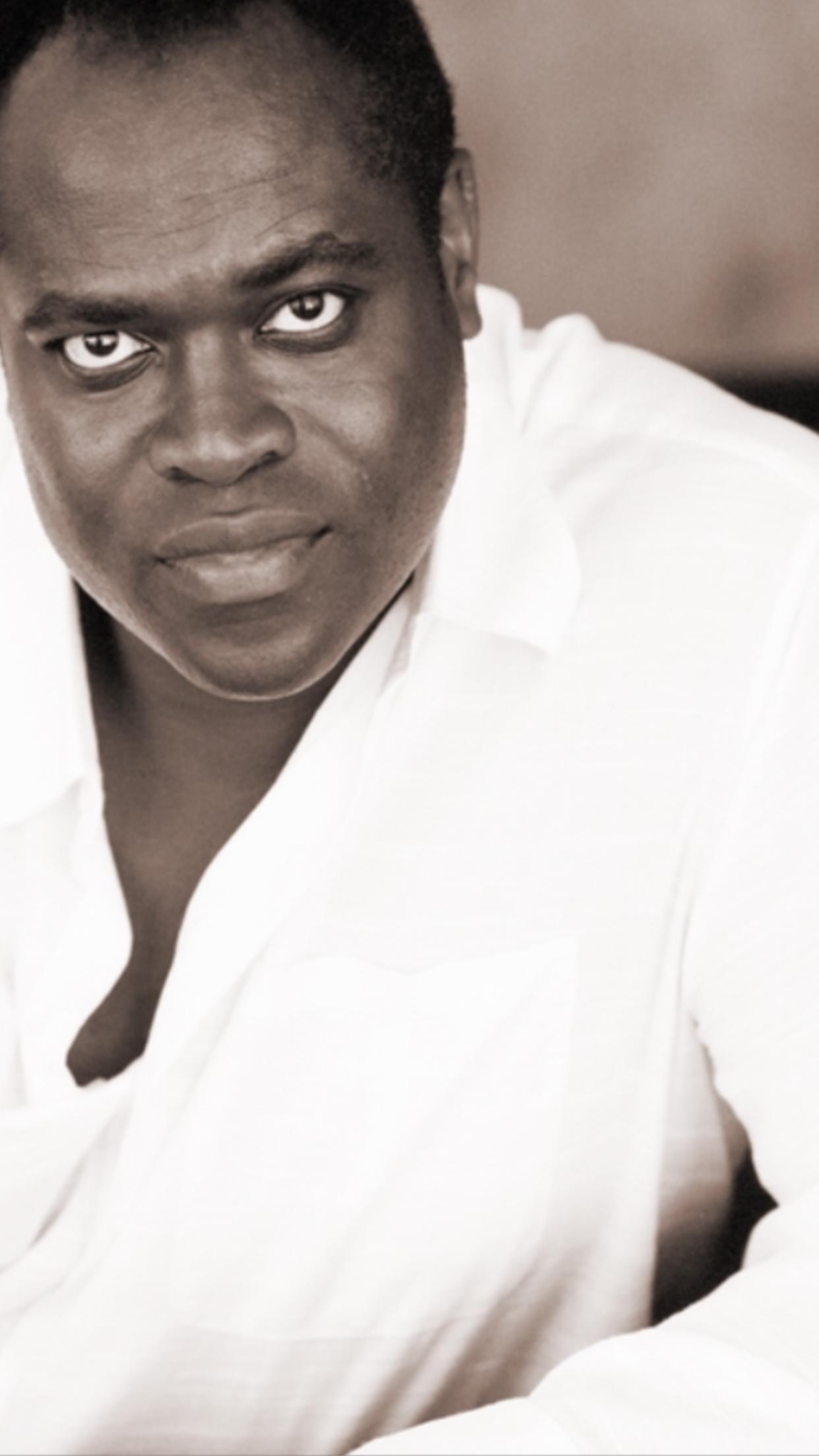 actor Ernesto Griffith large photo