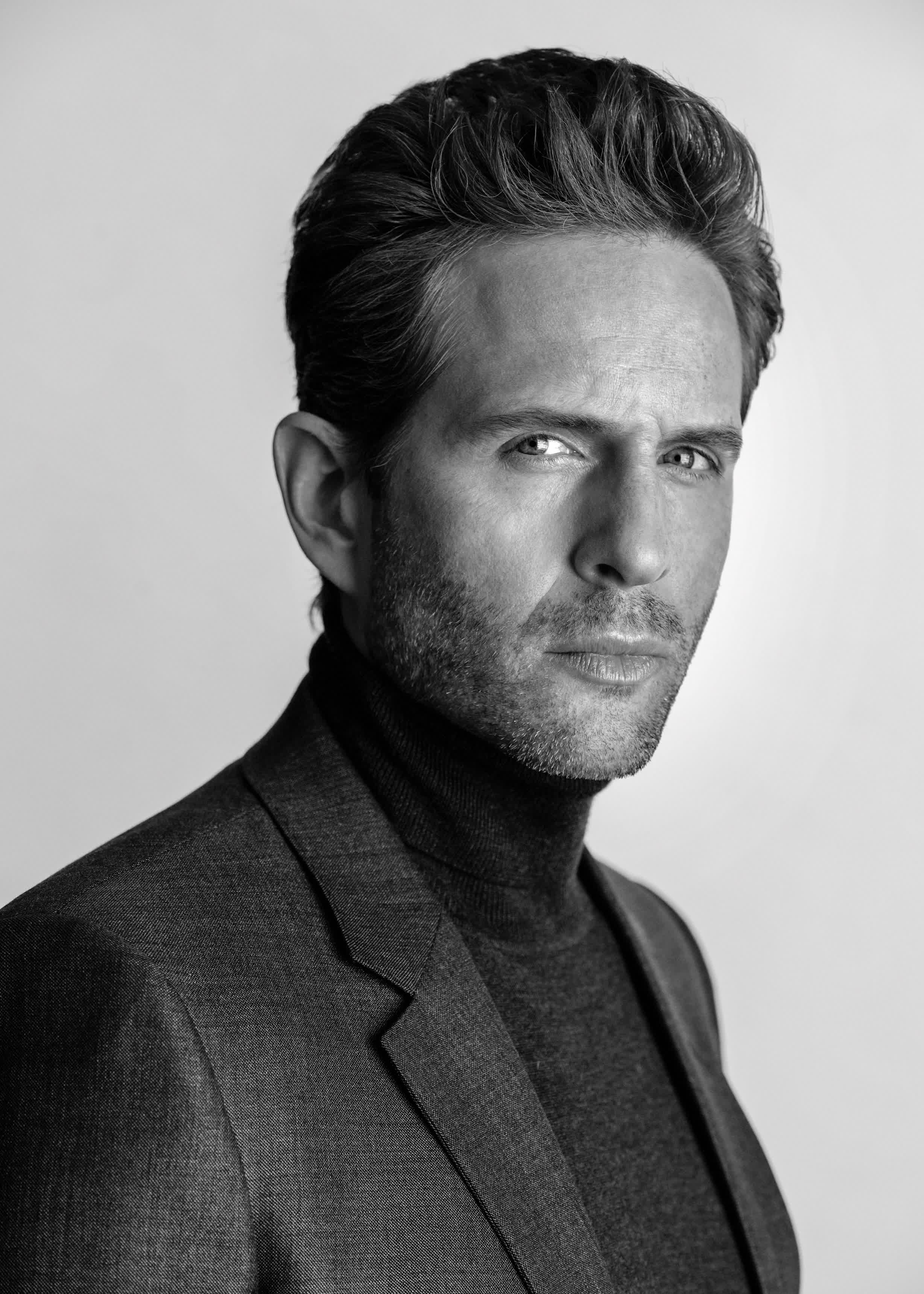 actor Glenn Howerton large photo
