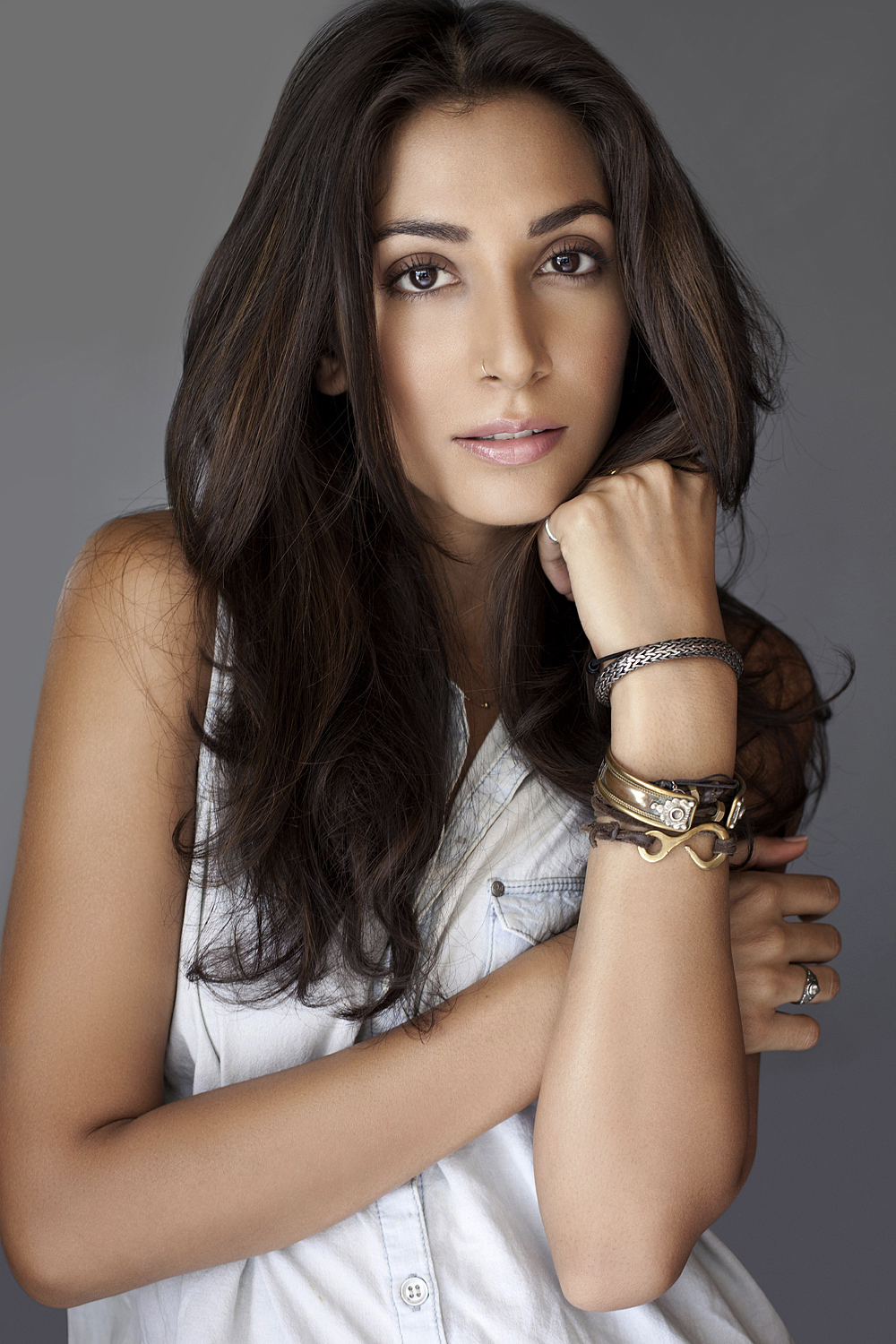 actor Monica Dogra large photo