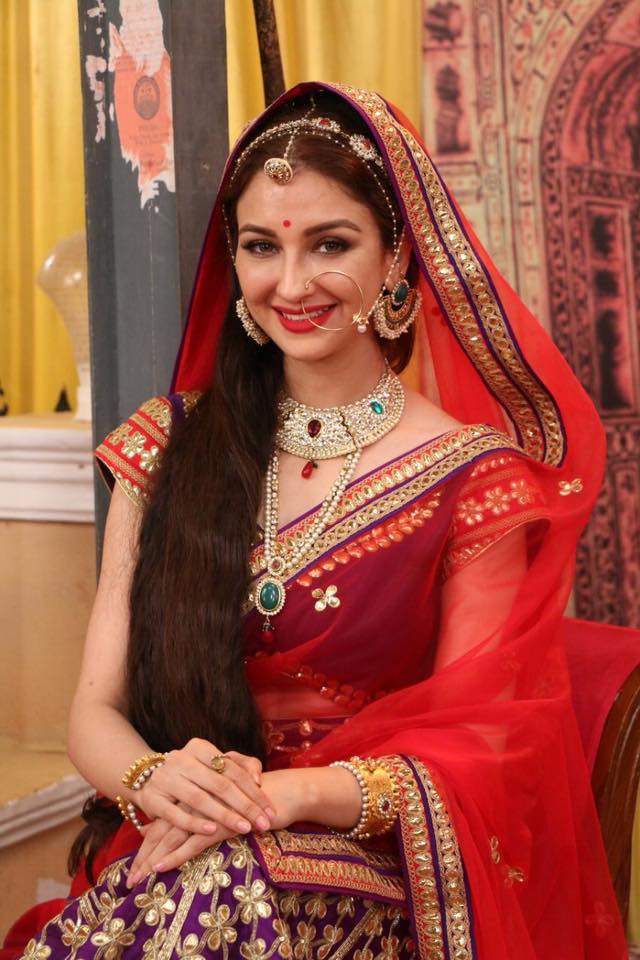 actor Saumya Tandon large photo