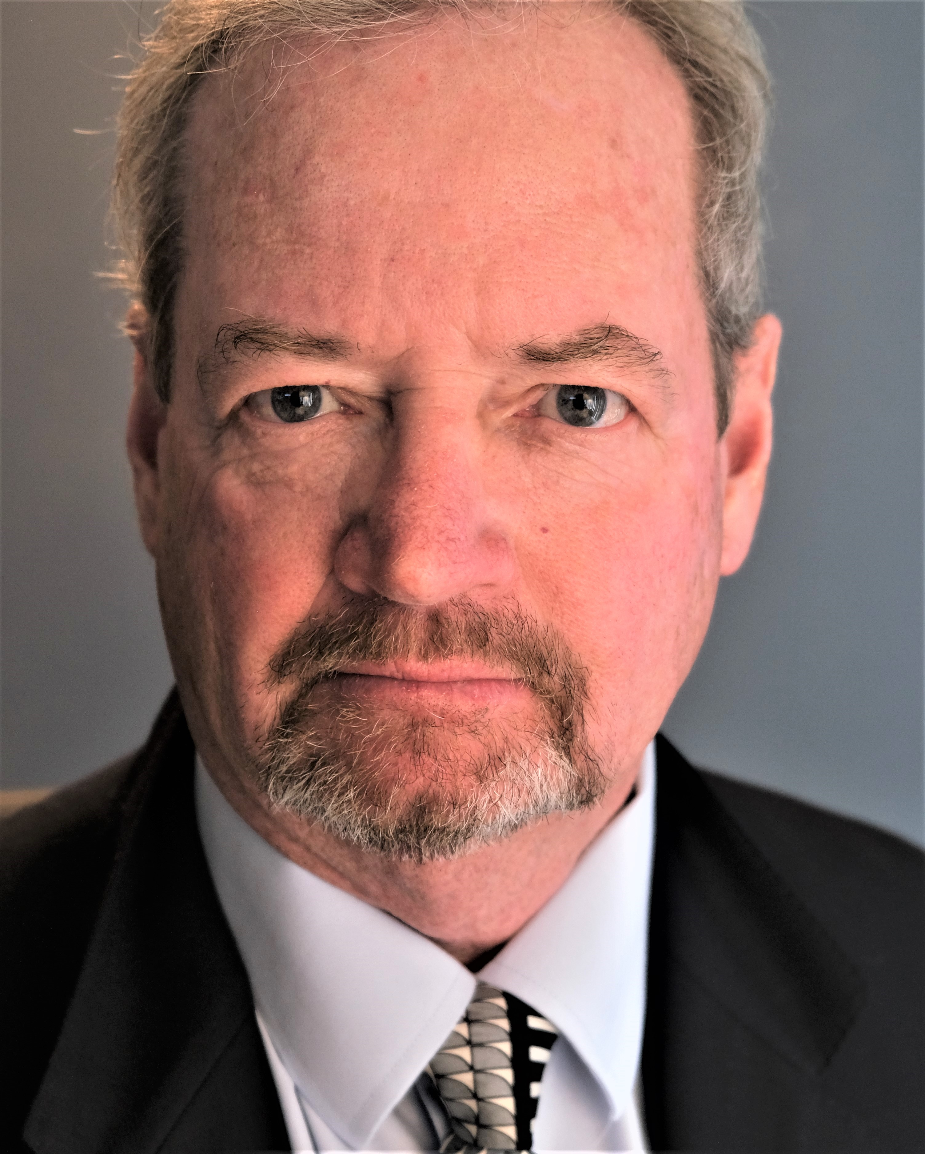 actor Kelly Connell large photo