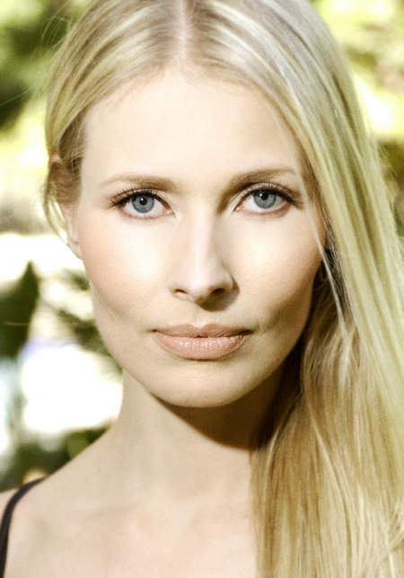 actor Sofia Eng large photo