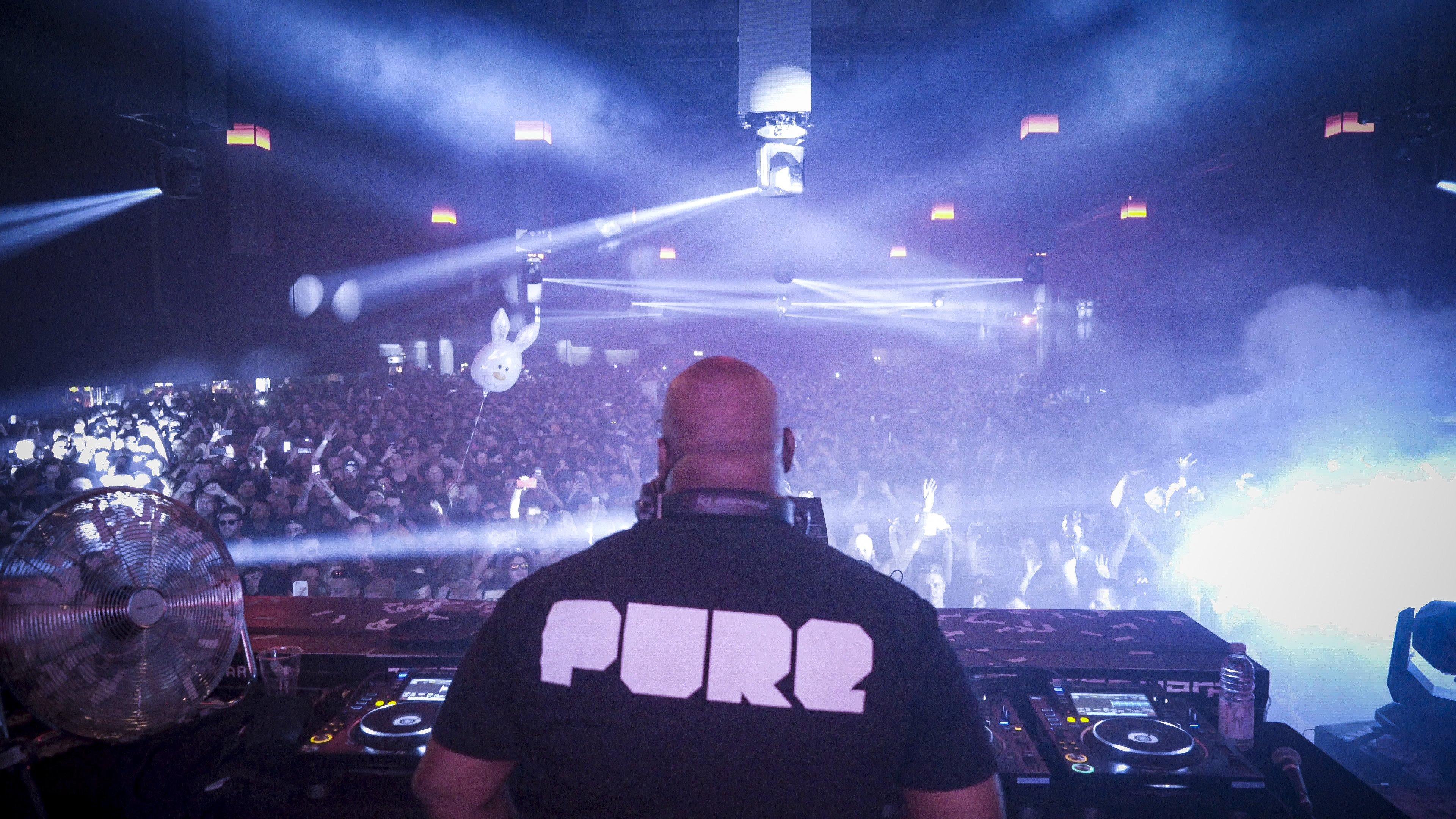 actor Carl Cox large photo