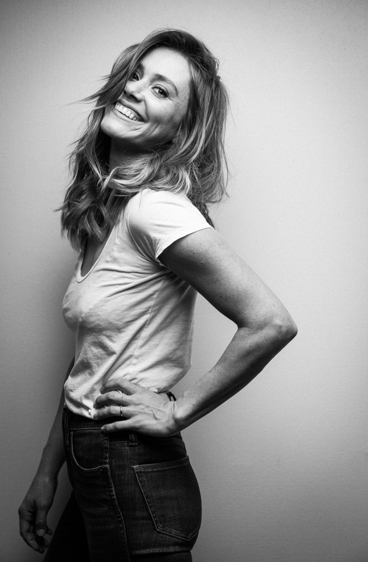 actor Julianna Guill large photo