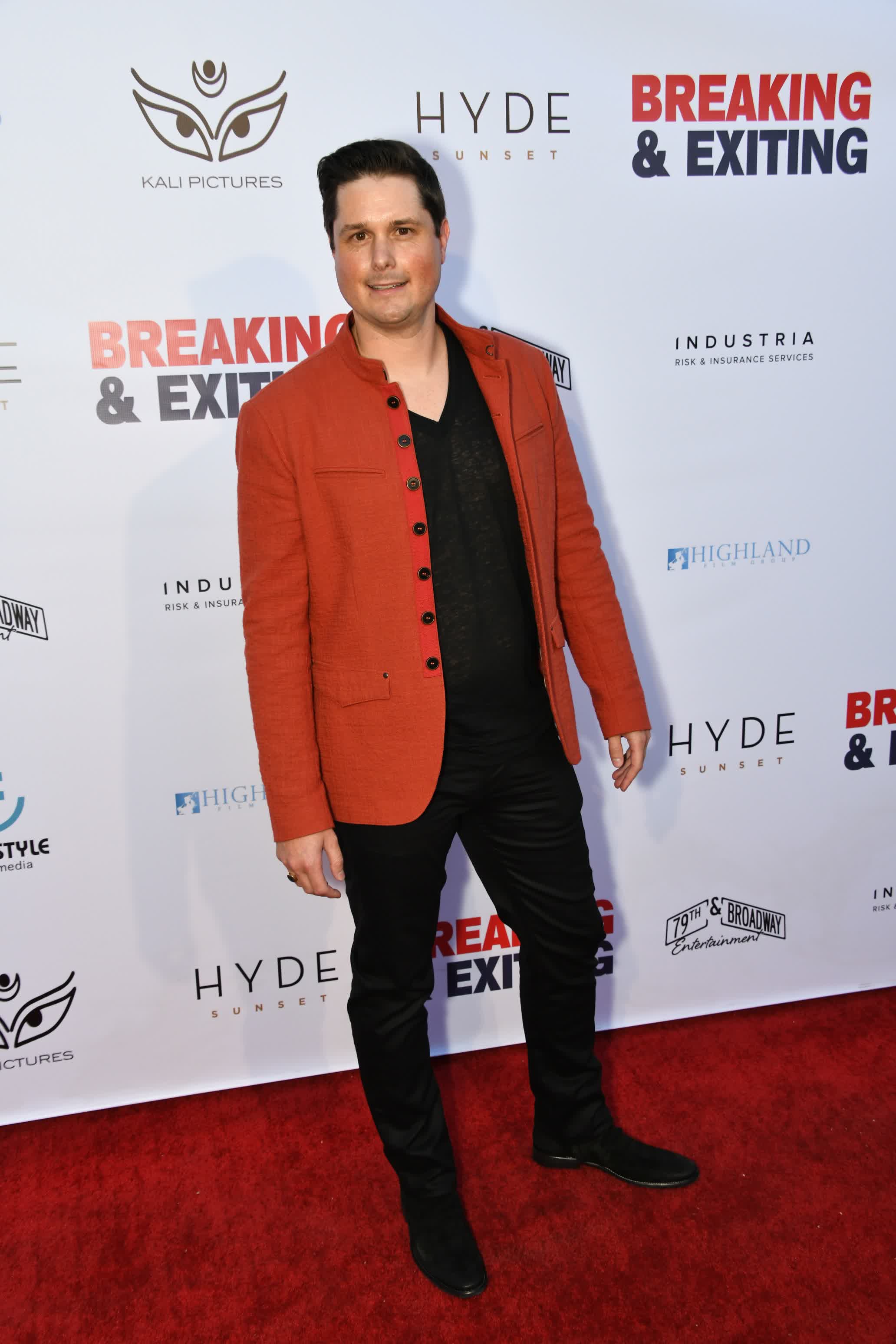 actor Andrew van den Houten large photo