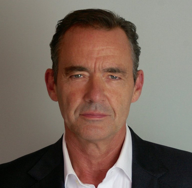 actor Richard Lintern large photo