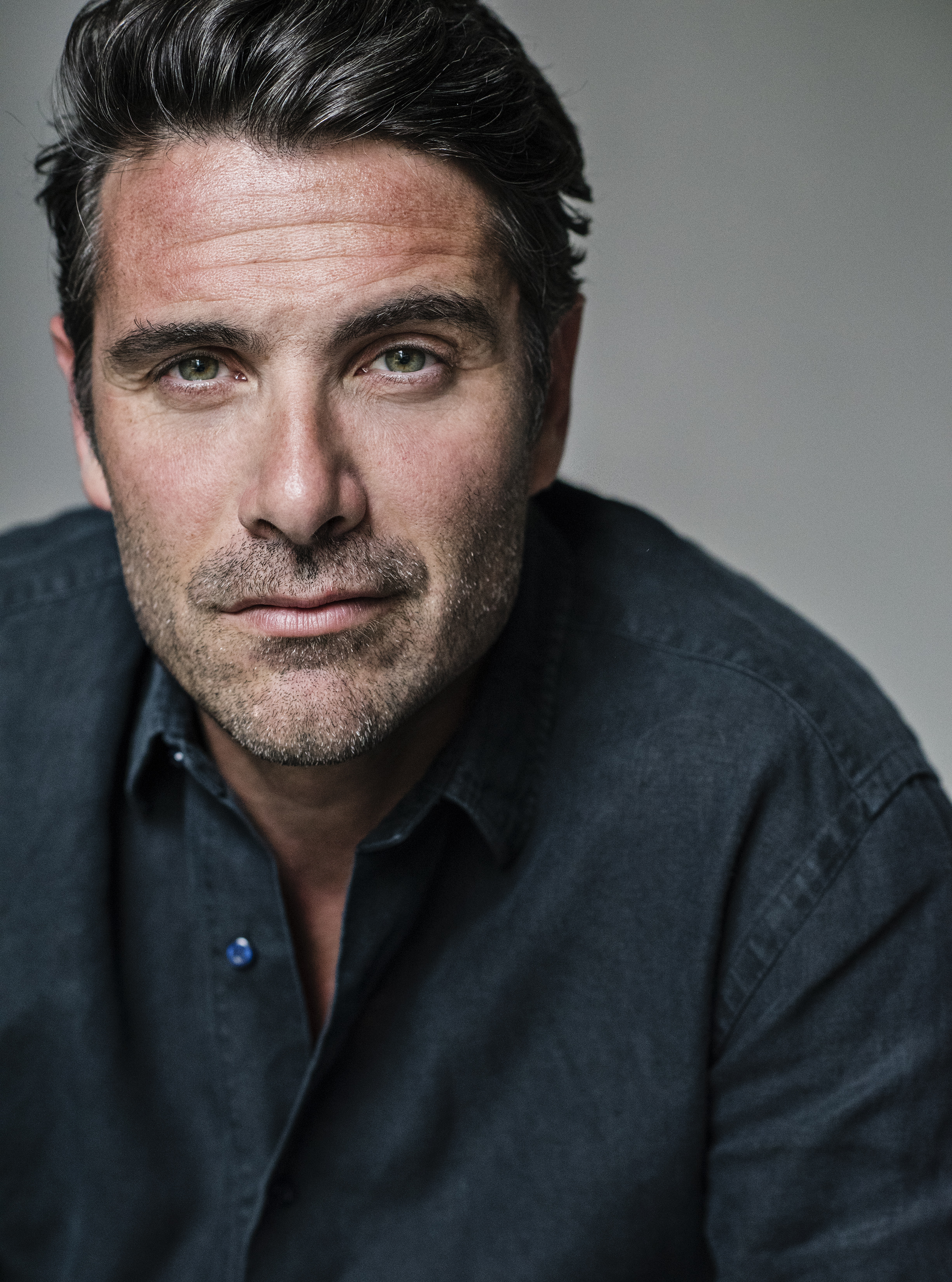 actor Luca Calvani large photo