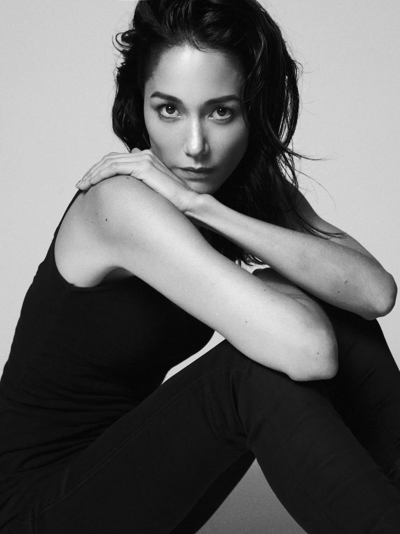 actor Sandrine Holt large photo