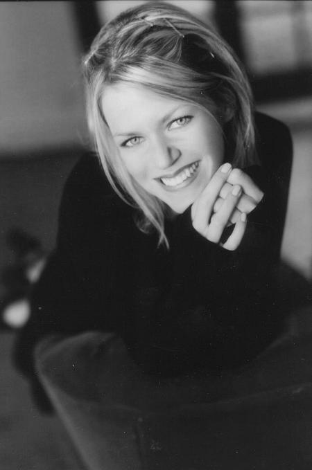 actor Kaitlin Olson large photo