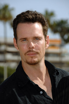 actor Kevin Dillon large photo