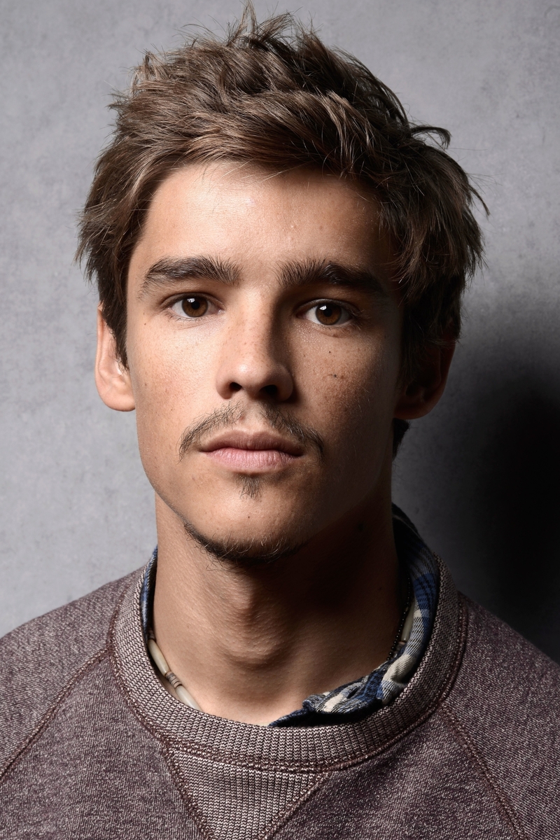 actor Brenton Thwaites large photo
