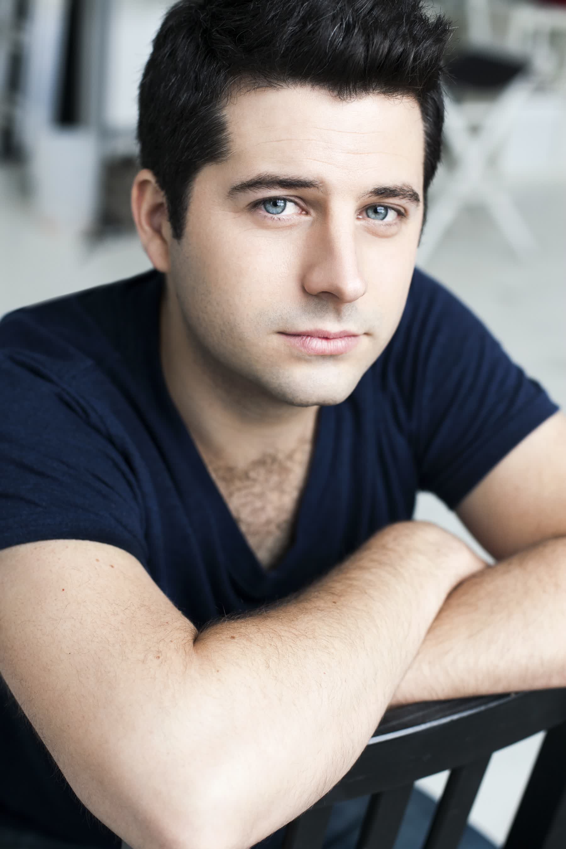 actor Kyle Switzer large photo