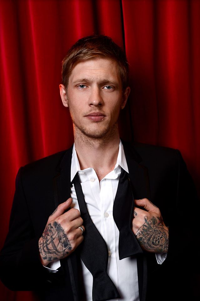 actor Robert Farnham large photo