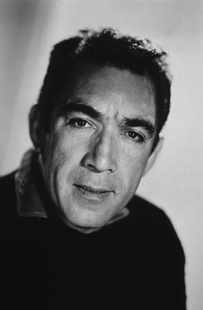 actor Anthony Quinn large photo