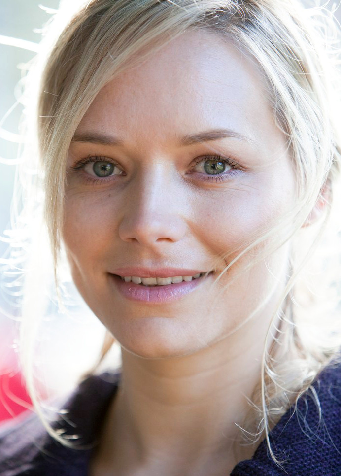 actor Adrienne Pickering large photo