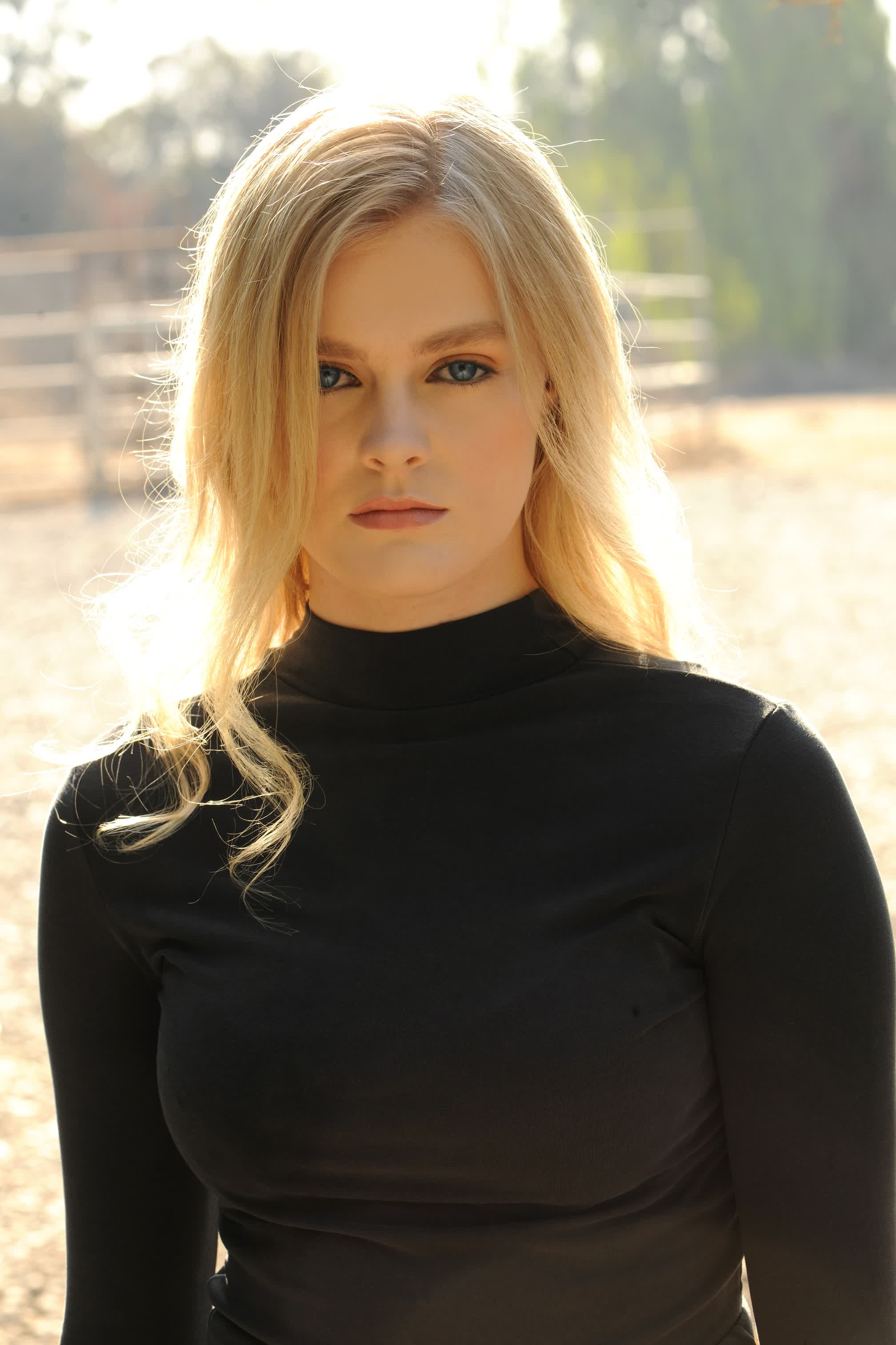 actor Harley Graham large photo