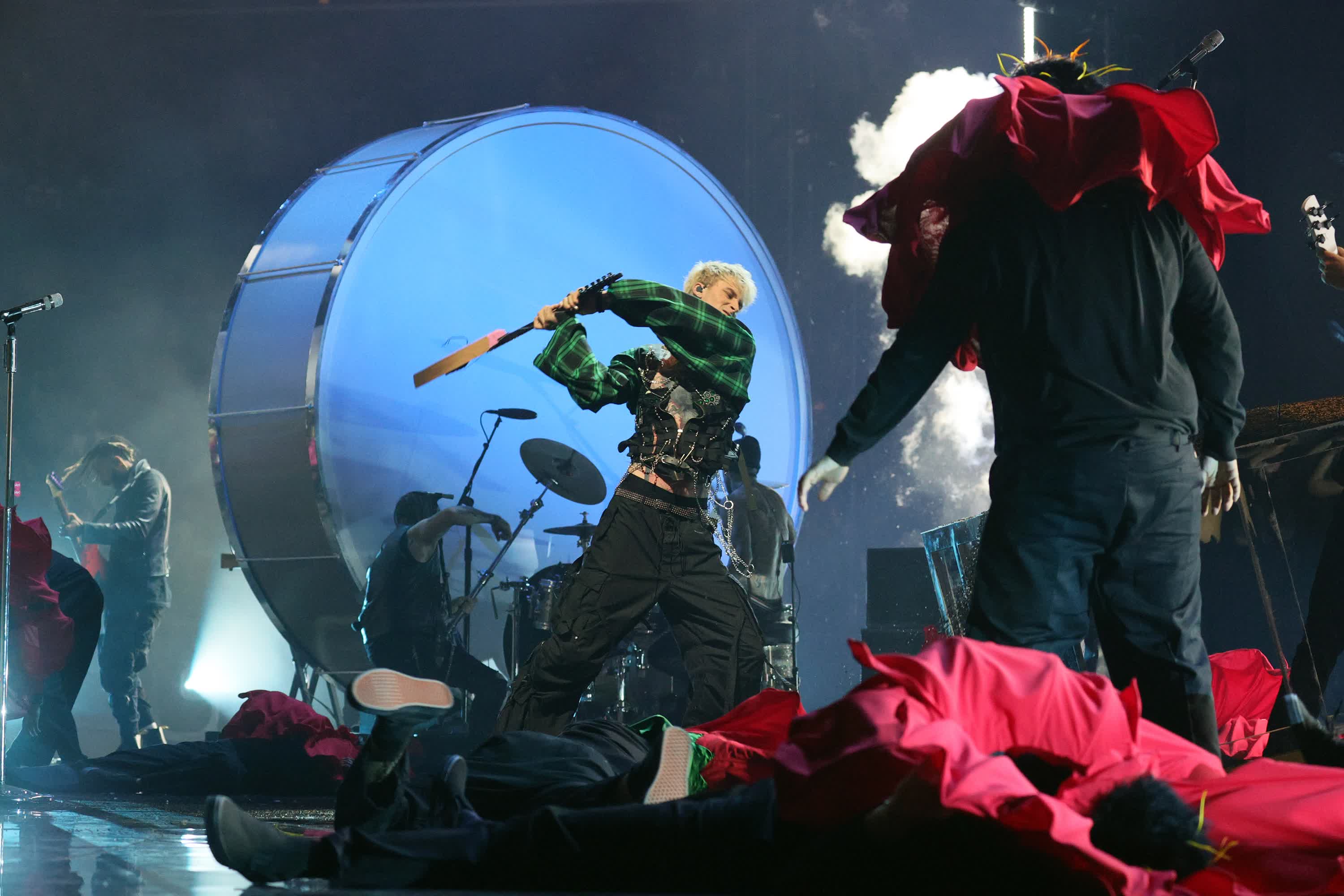 actor Machine Gun Kelly large photo