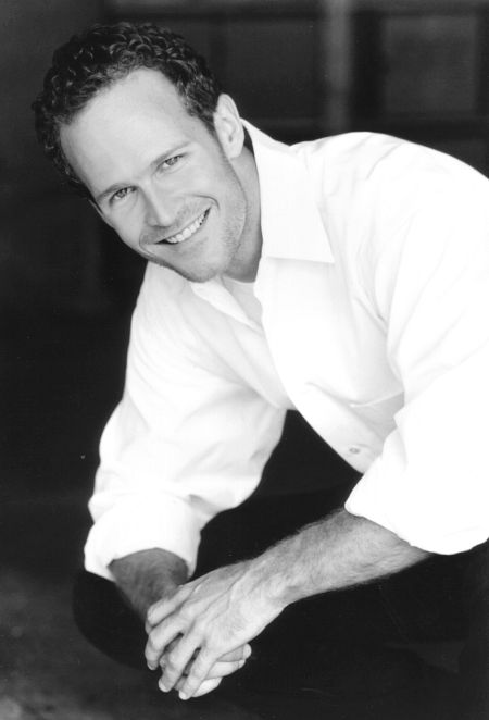 actor Paul Keeley large photo