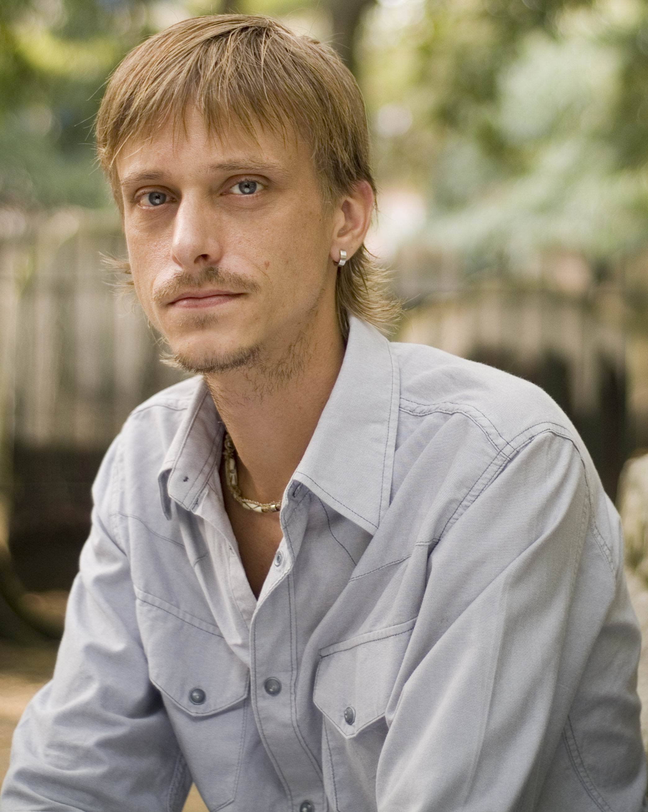 actor Mackenzie Crook large photo