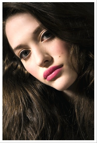 actor Kat Dennings large photo