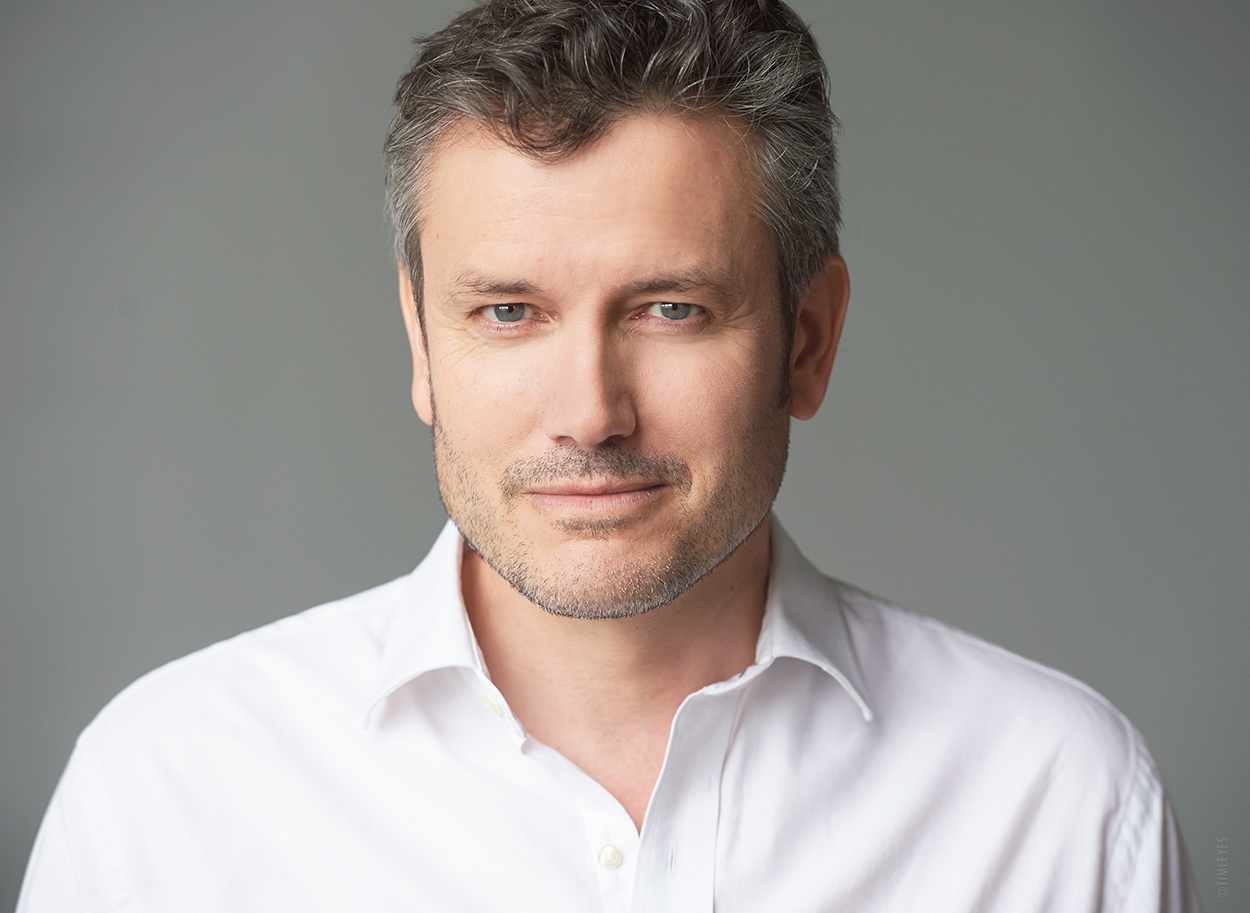 actor Kevin Hare large photo