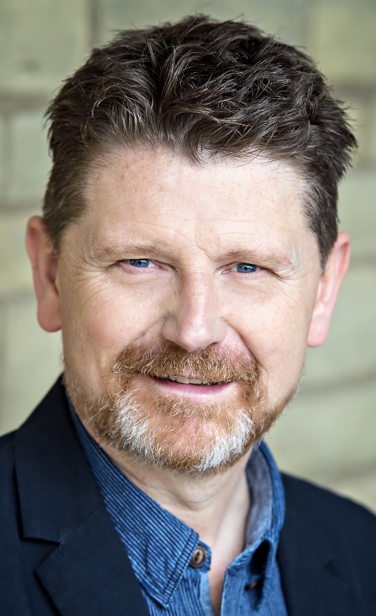 actor Reece Dinsdale large photo