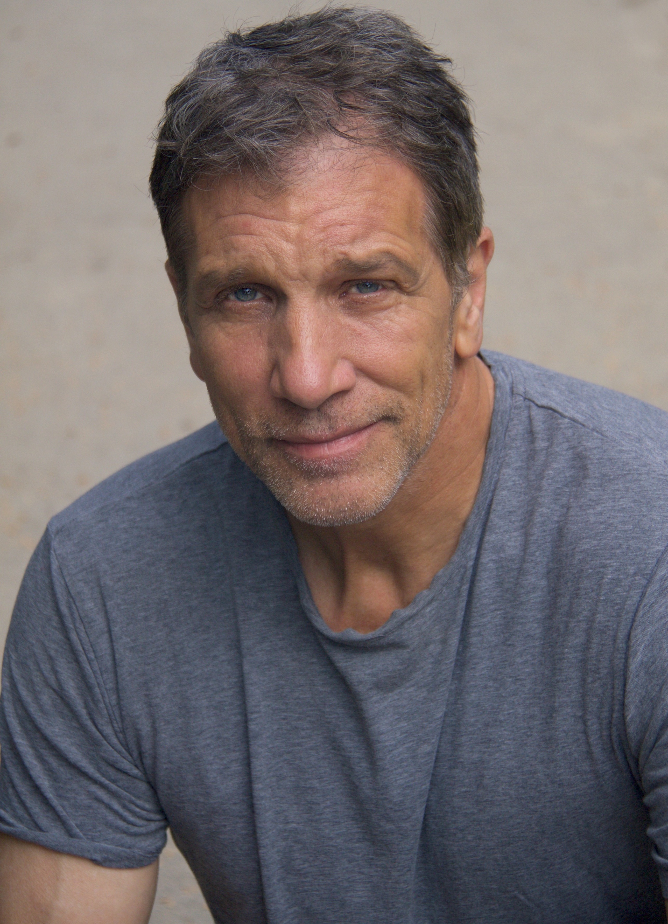 actor Gary Hudson large photo