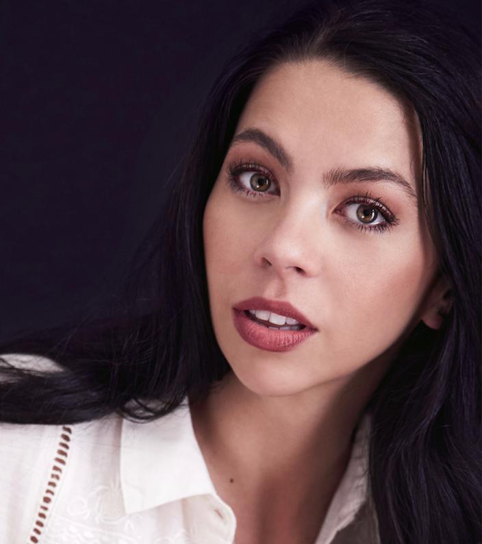 actor Laura Carswell large photo