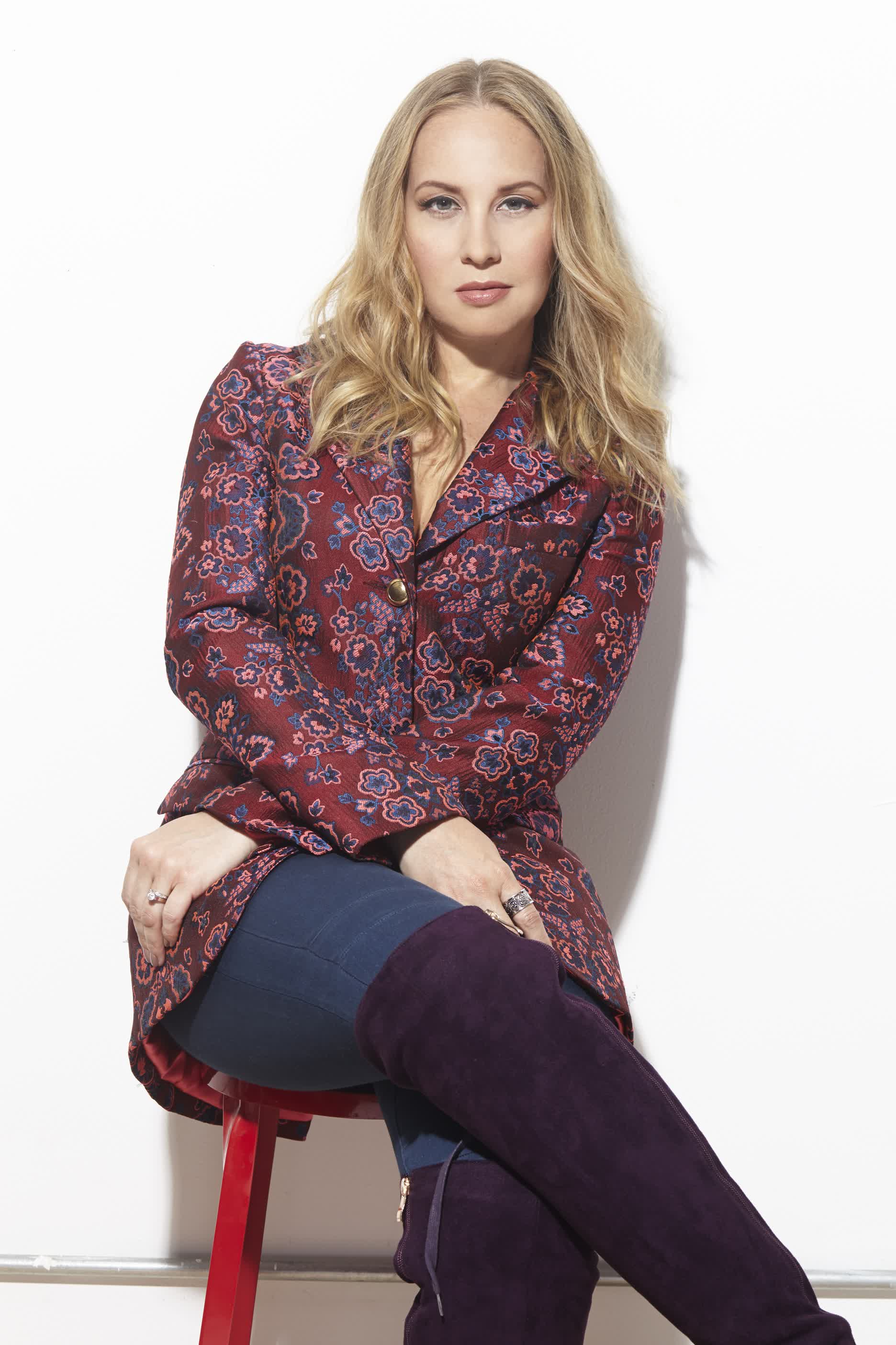 actor Kelly Karbacz large photo