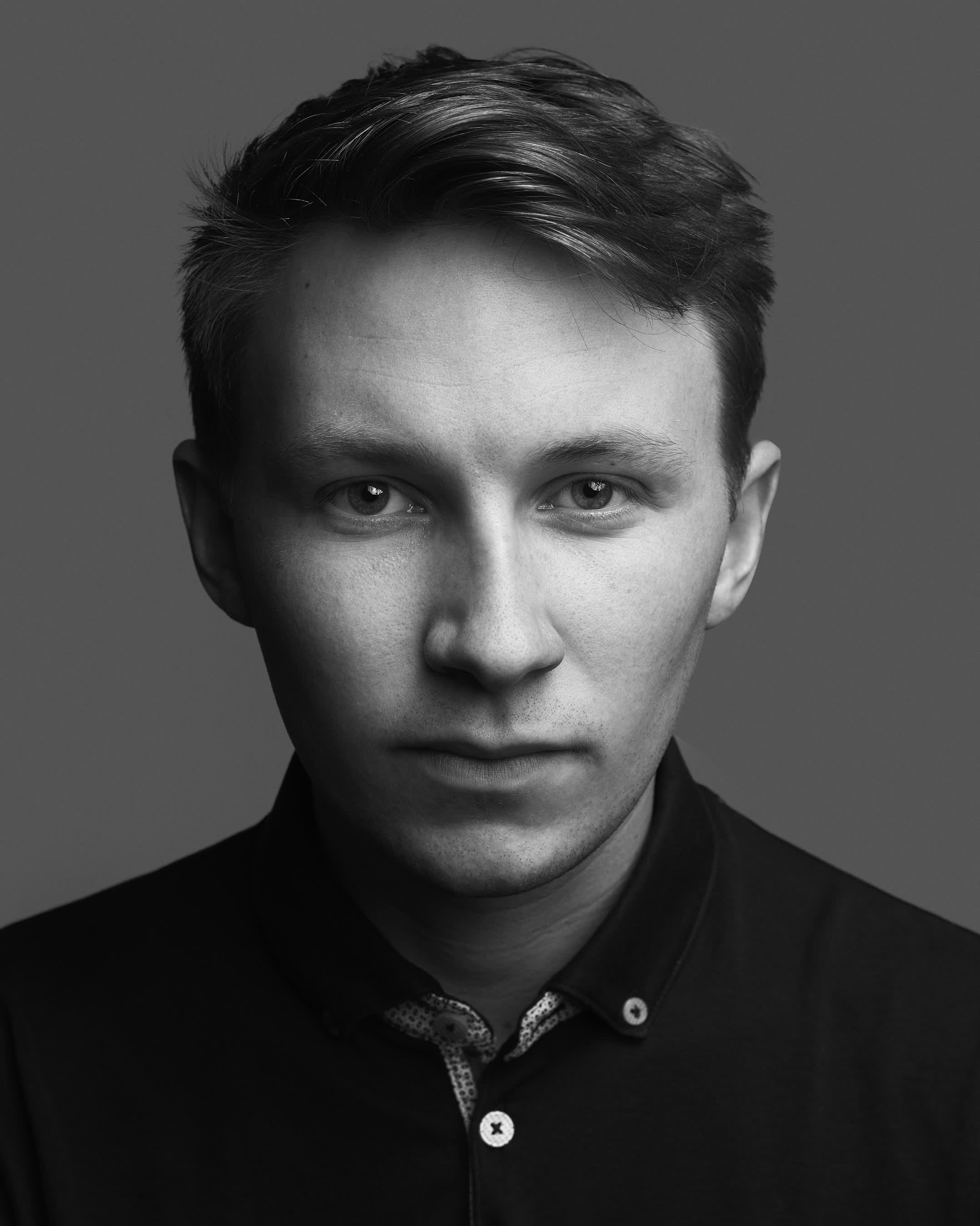 actor Bradley Hall large photo