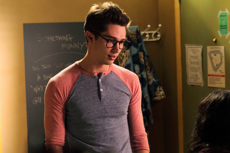 actor Joe Dinicol large photo