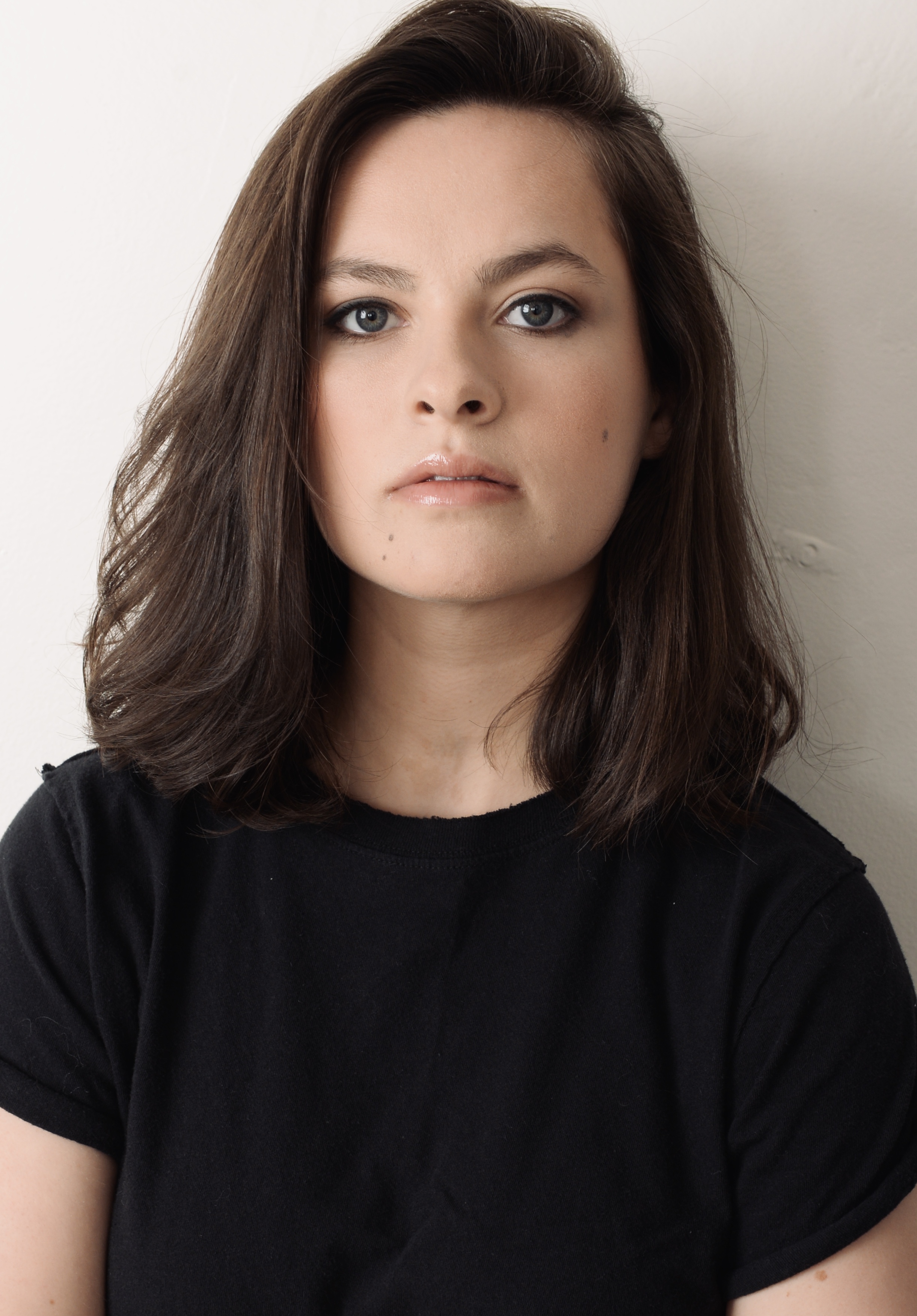 actor Emily Ricks Hahn large photo