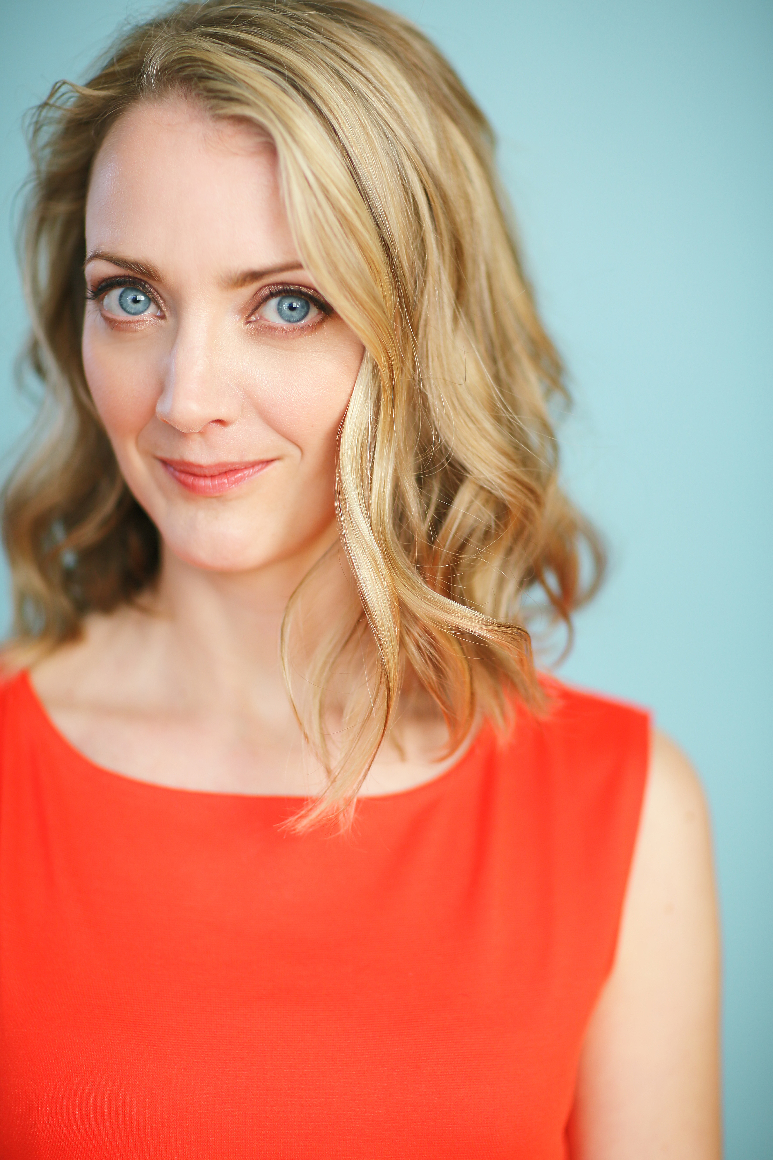 actor Lucy Davenport large photo