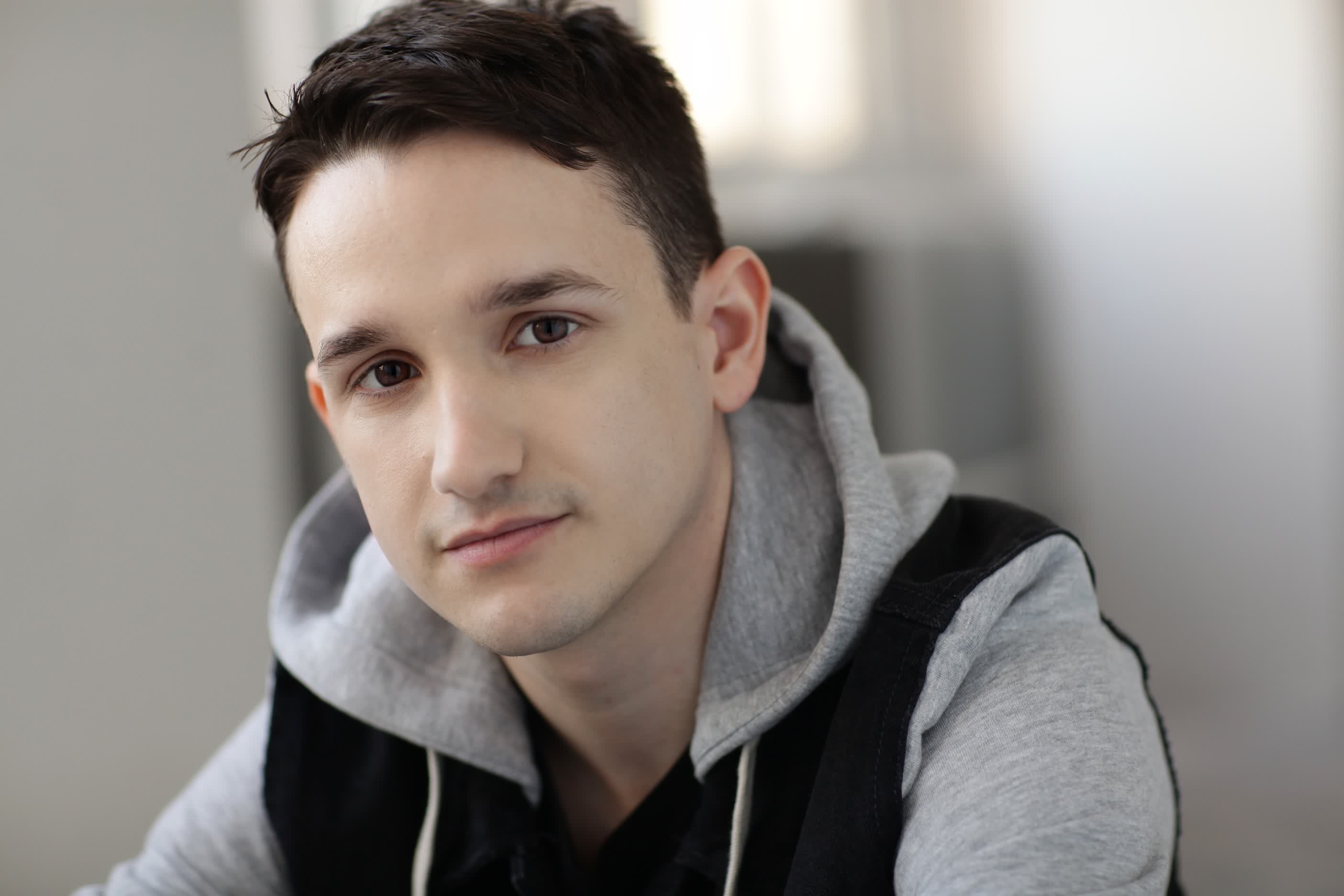 actor Bryce Romero large photo