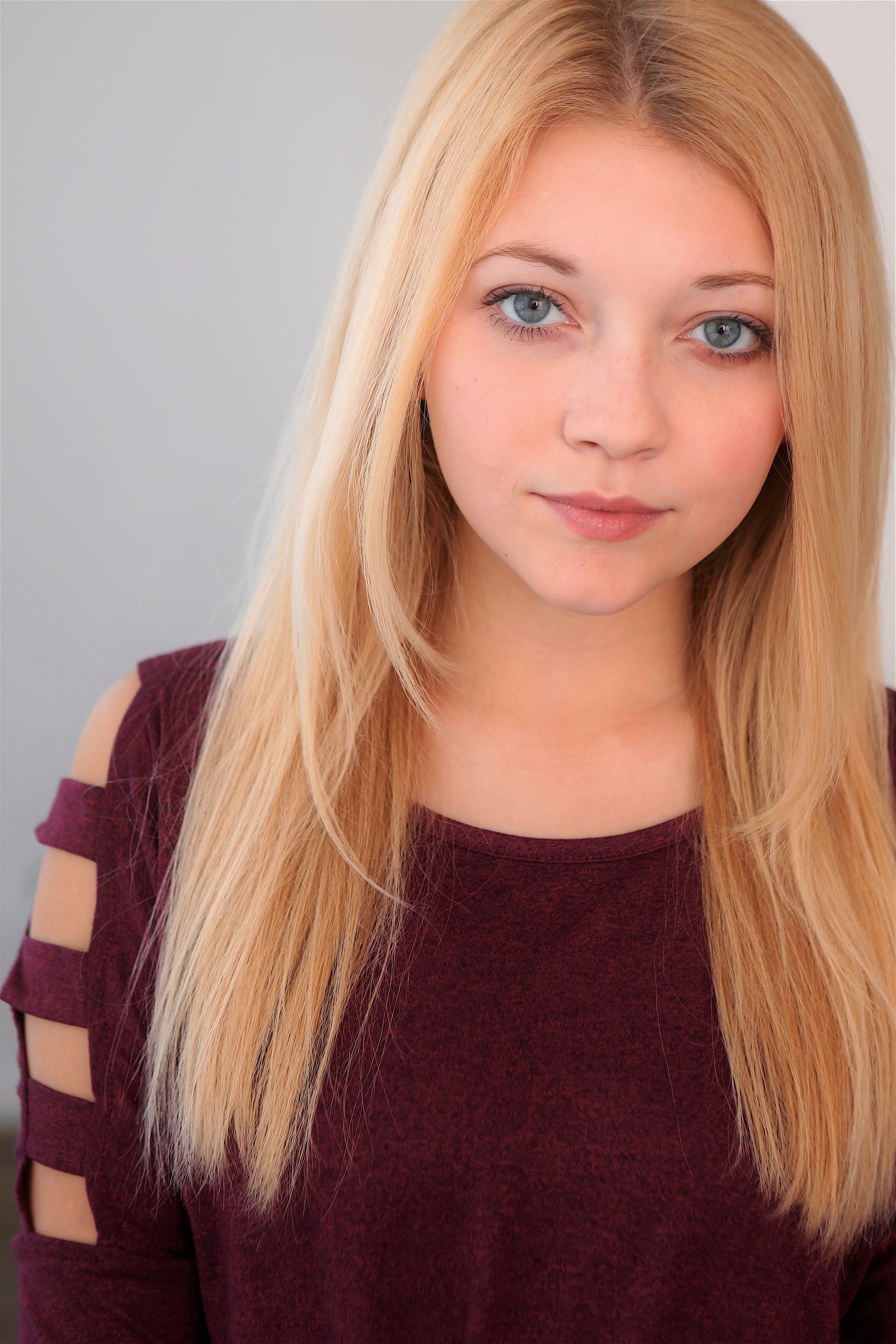 actor Samantha Bailey large photo