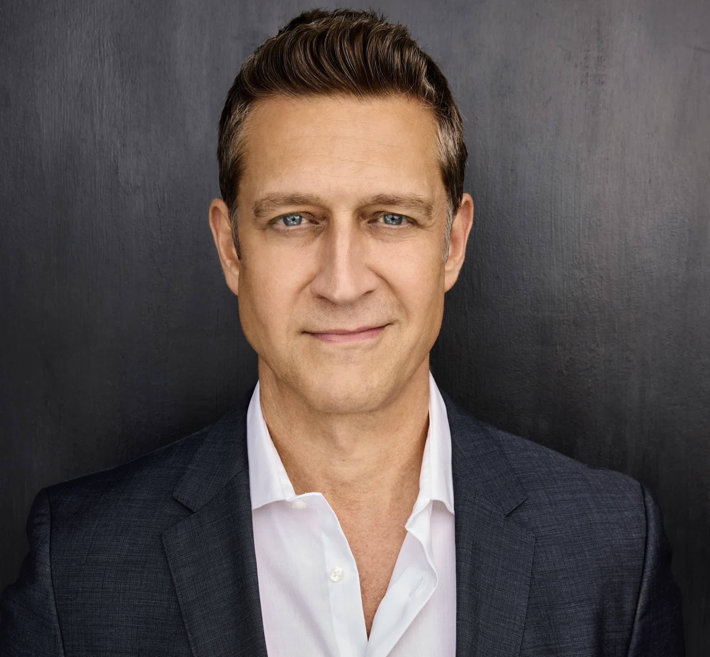 actor Robert Gant large photo