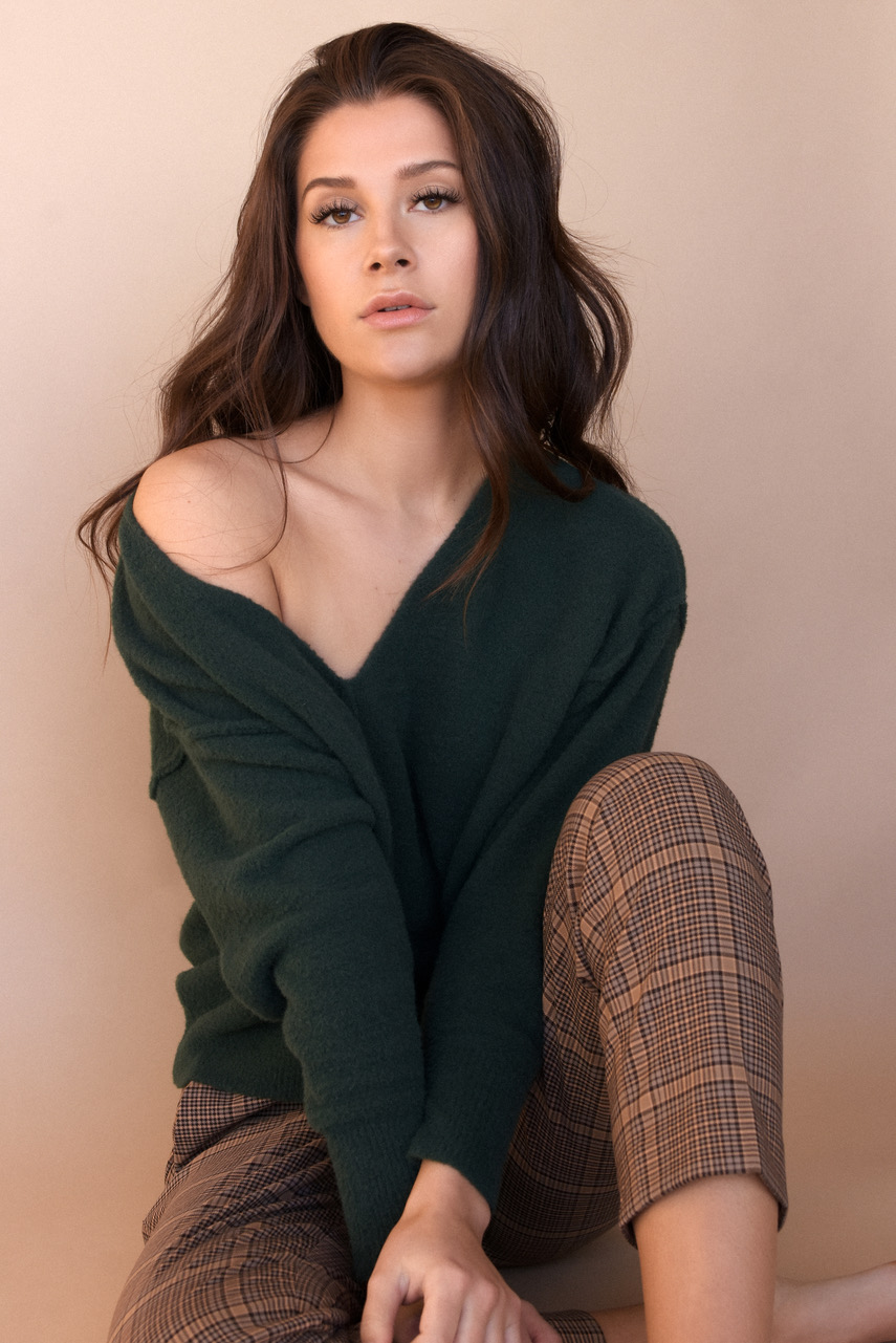 actor Natasha Calis large photo