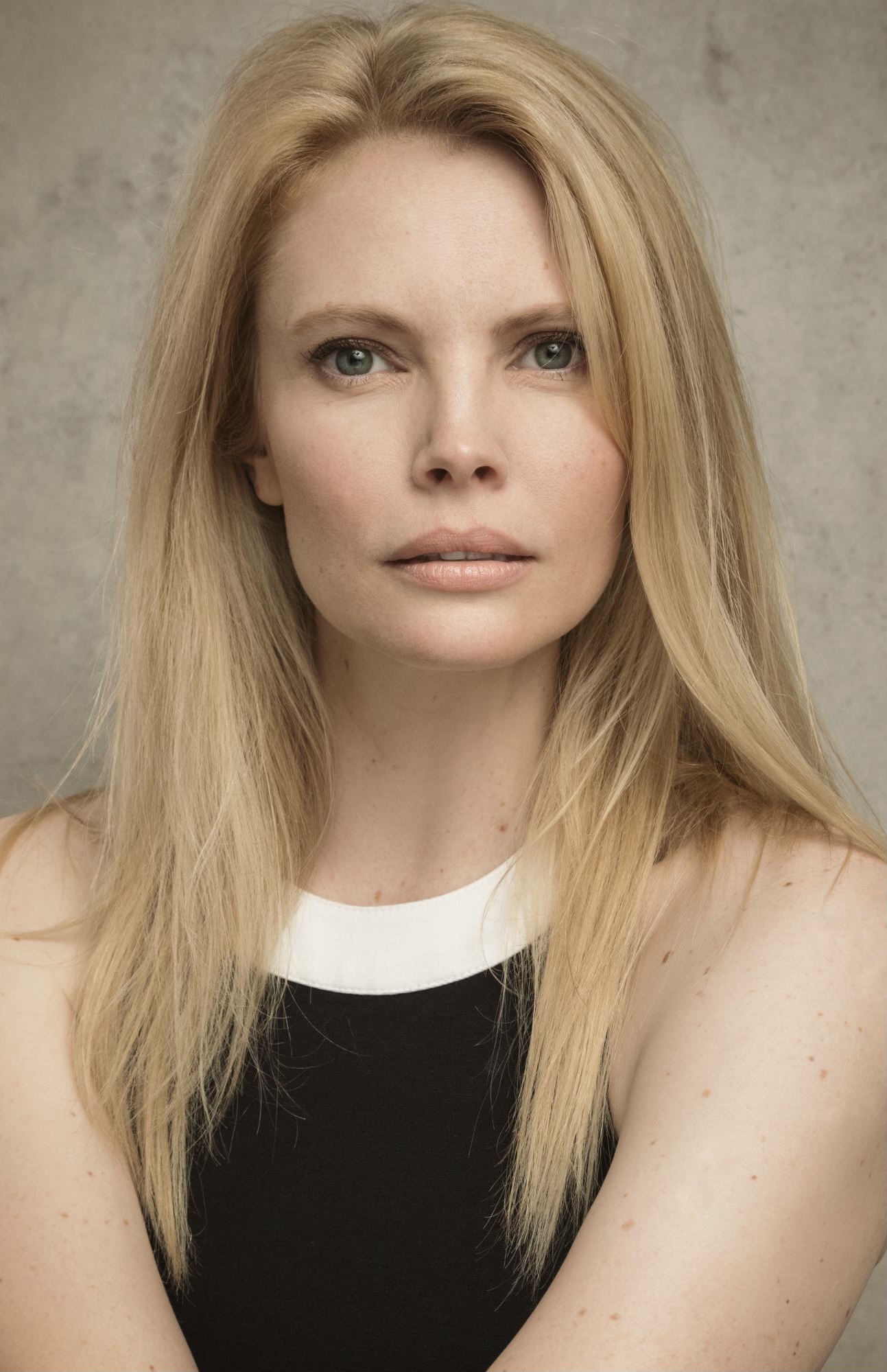 actor Nathalie Cox large photo