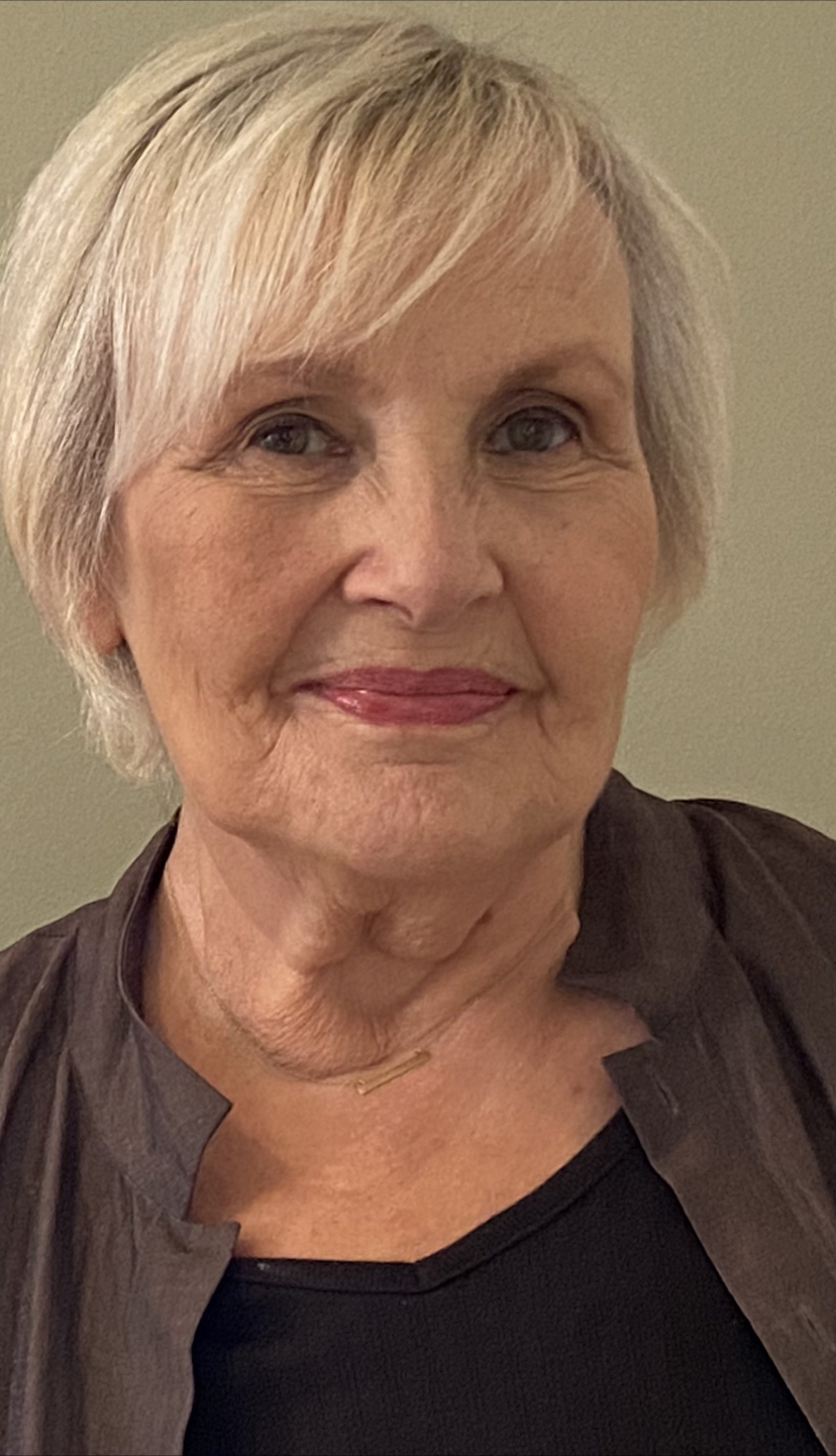 actor Julie Ariola large photo