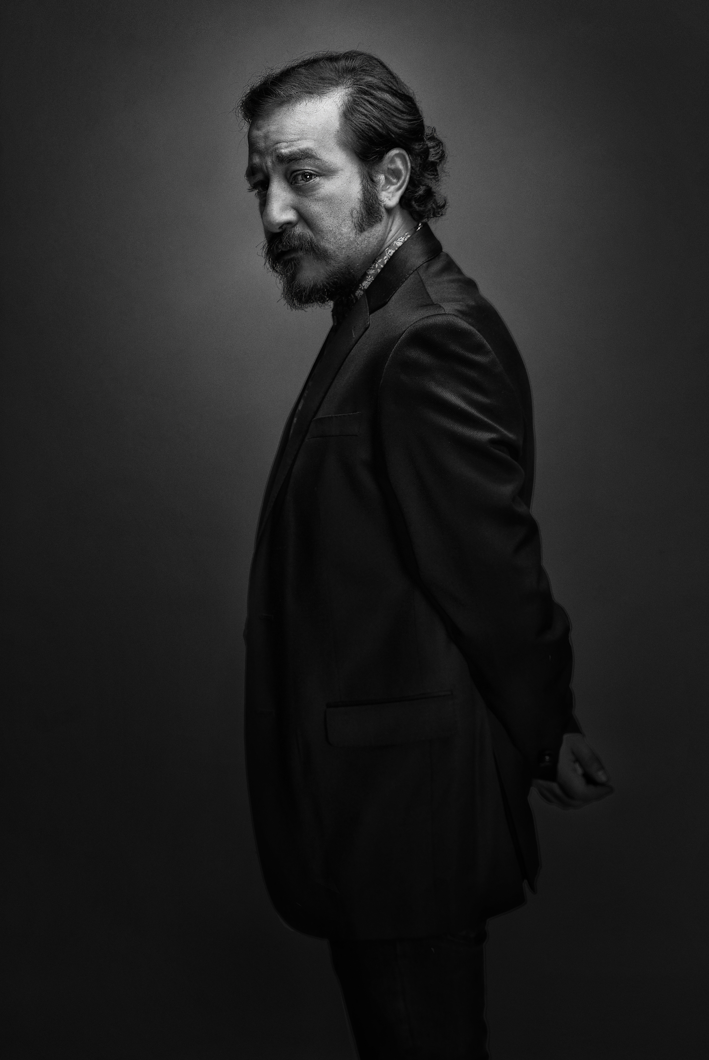 actor Andrés Almeida large photo