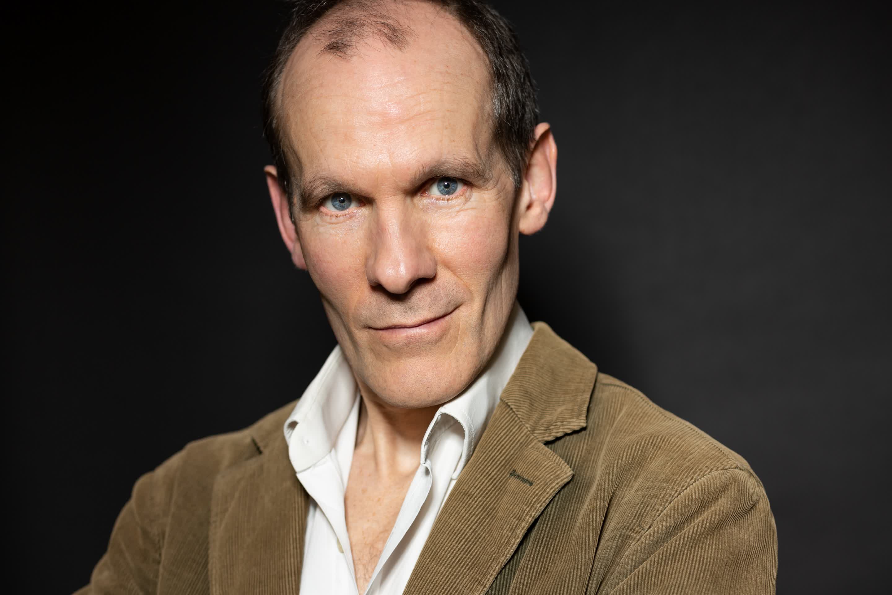 actor Simon Paisley Day large photo