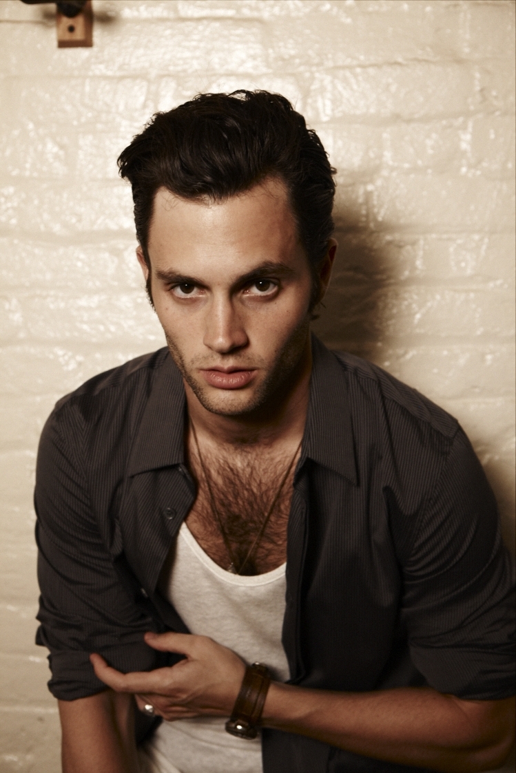 actor Penn Badgley large photo