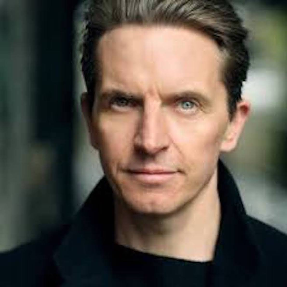 actor Oliver Ryan large photo