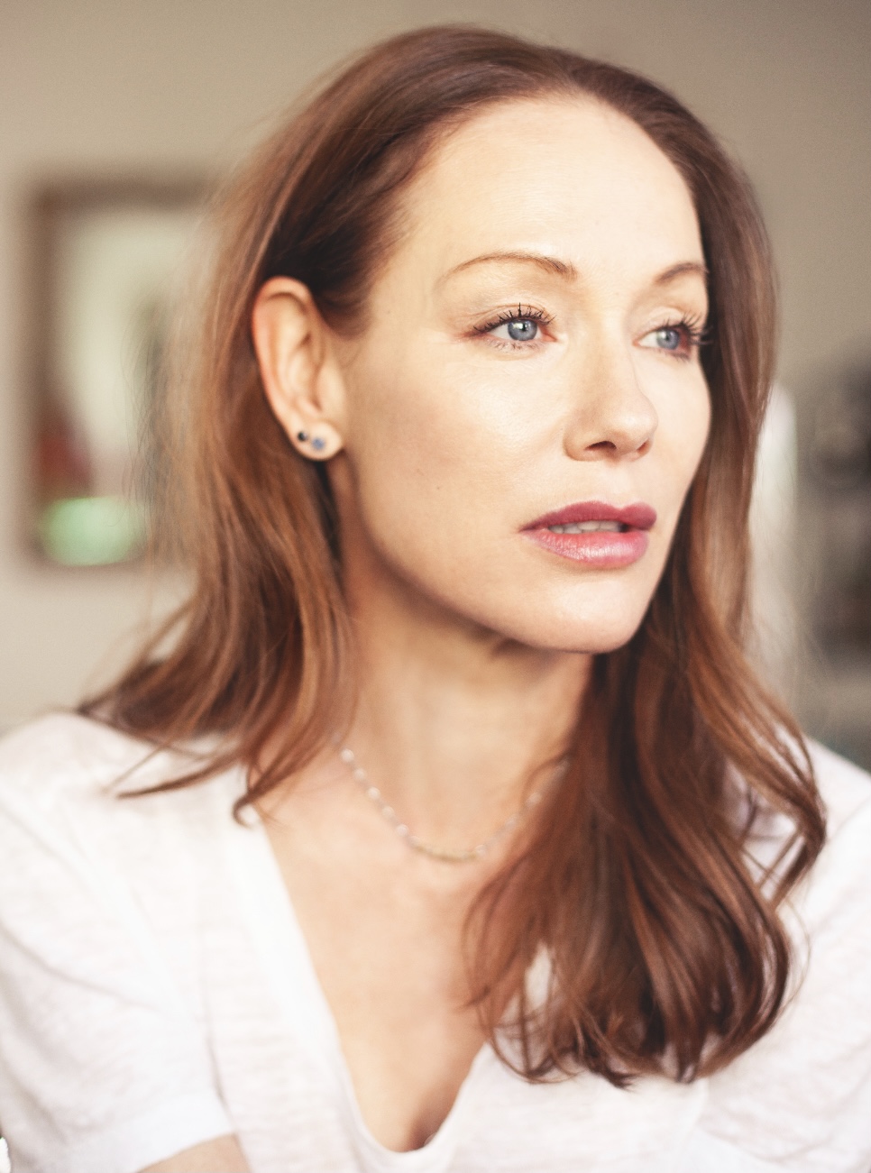 actor Simone-Élise Girard large photo