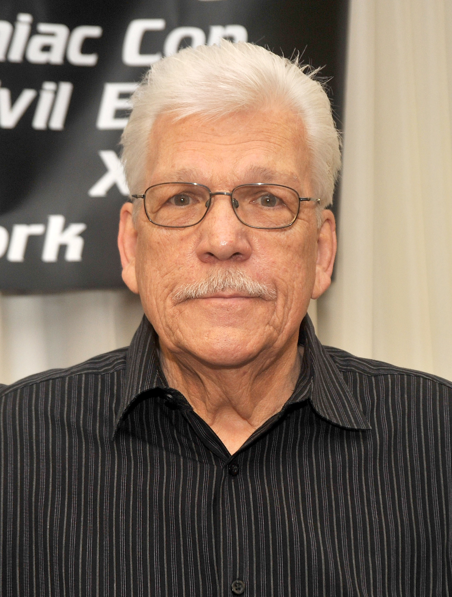 actor Tom Atkins large photo