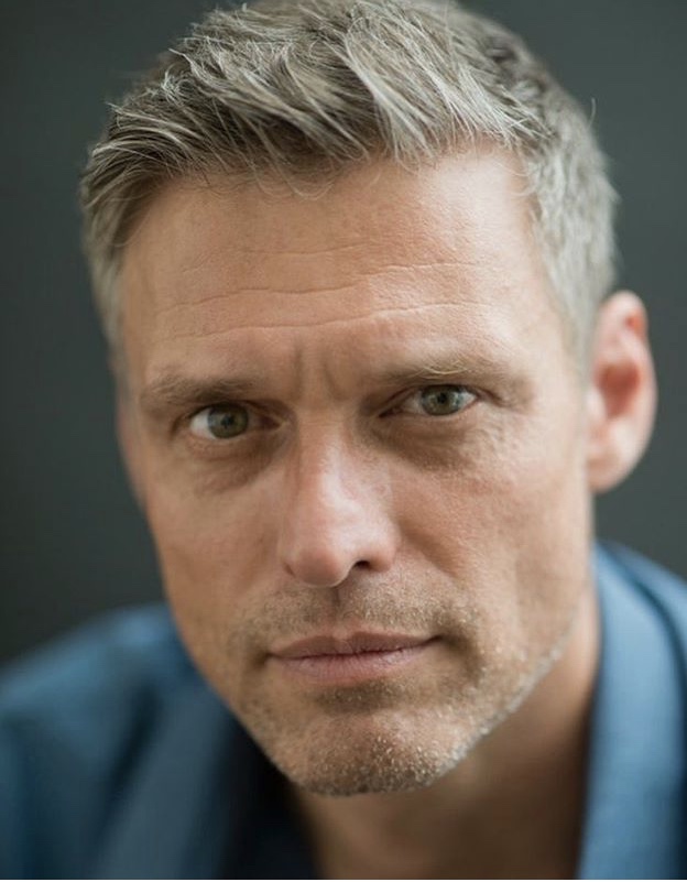 actor Stephen Billington large photo