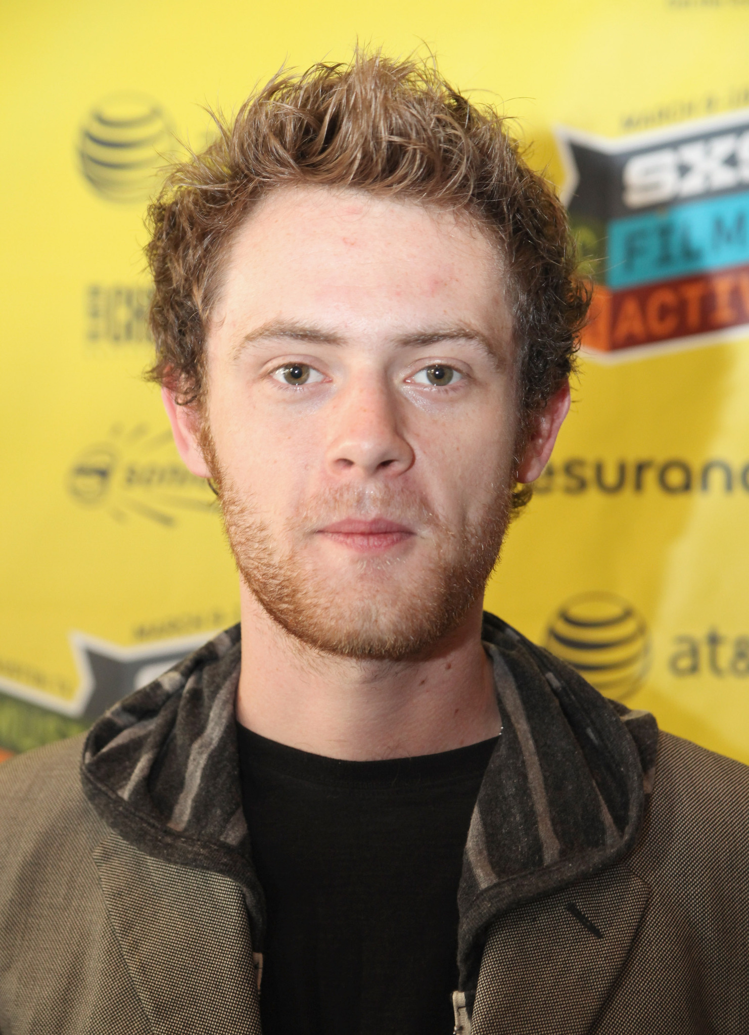 actor Matt O'Leary large photo