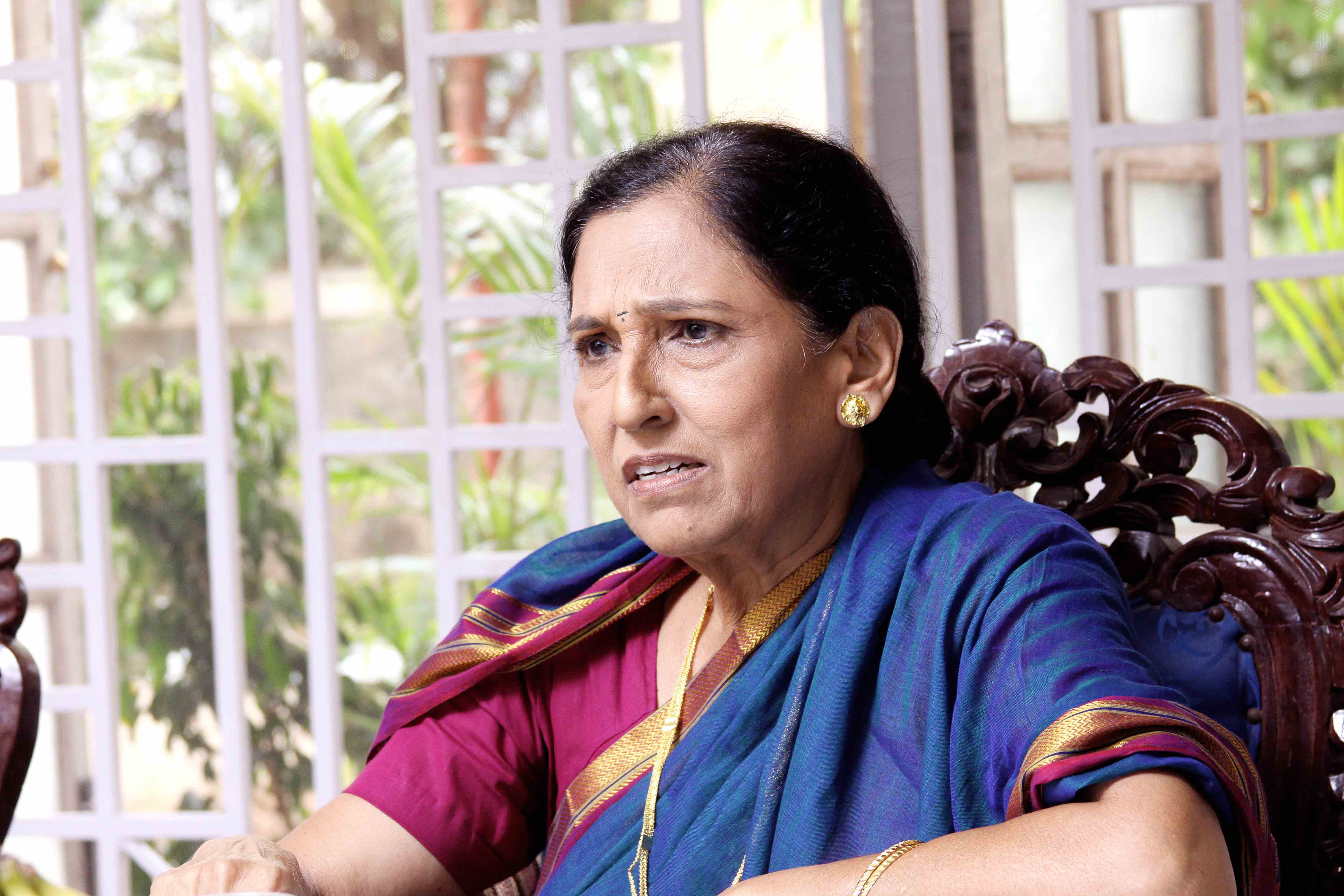 actor Suhasini Deshpande large photo